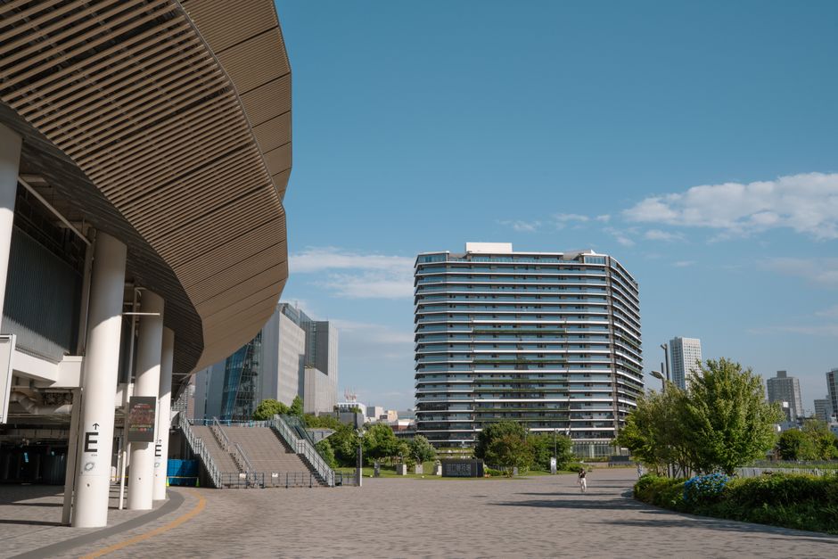 Explore modern architecture and urban design in Tokyo, Japan's vibrant cityscape. — Photo de Iban Lopez Luna sur Pexels